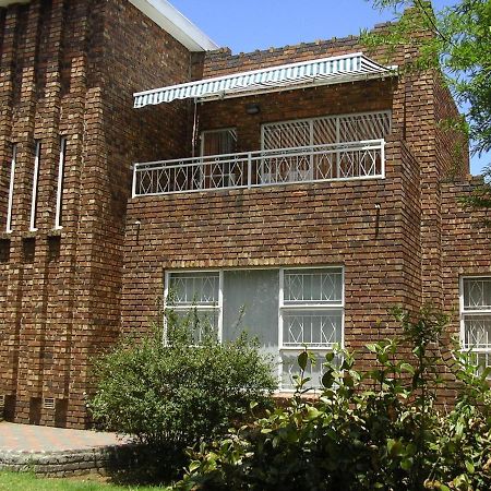 Mall Guesthouse Vanderbijlpark Exterior photo