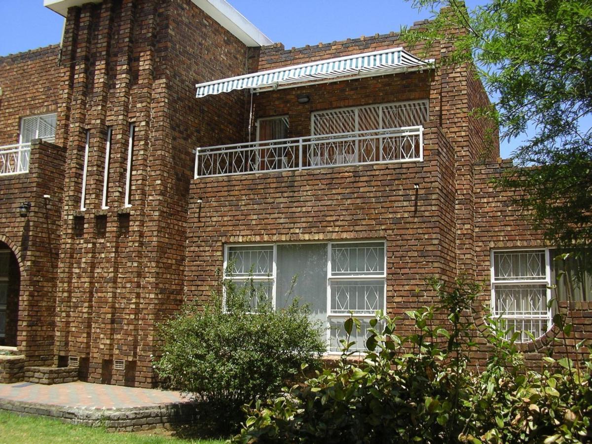 Mall Guesthouse Vanderbijlpark Exterior photo